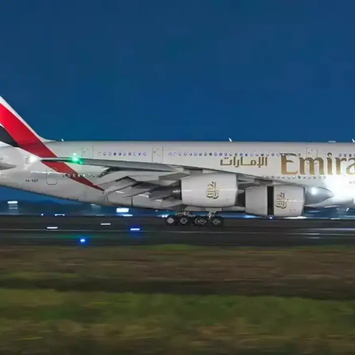 Airbus A380 Emirates Catat Sejarah di Jakarta untuk Pertama Kali