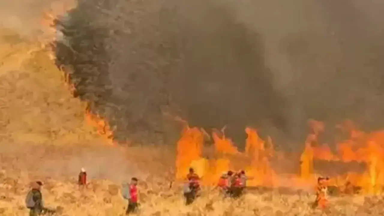 Api Melalap Savana Bromo, Pergerakan ke Bukit B-29 Mengkhawatirkan