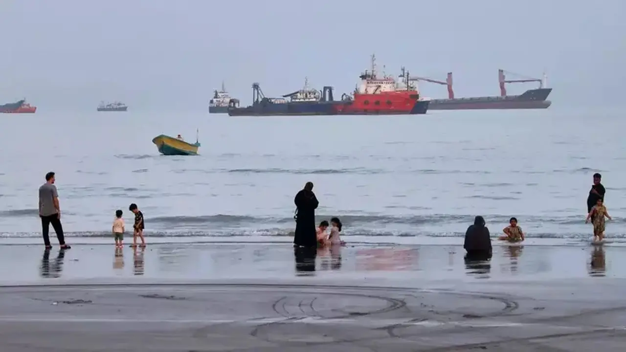 AS Luncurkan Sanksi Ekonomi Terbesar untuk Iran, Hormuz Diperketat