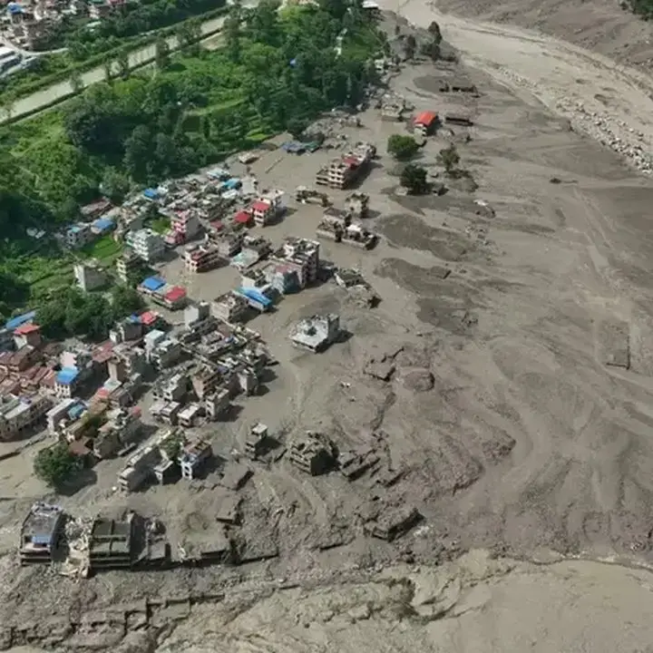 Banjir Bandang Himalaya Tewaskan 95 Orang, Ratusan Turis Asing Hilang