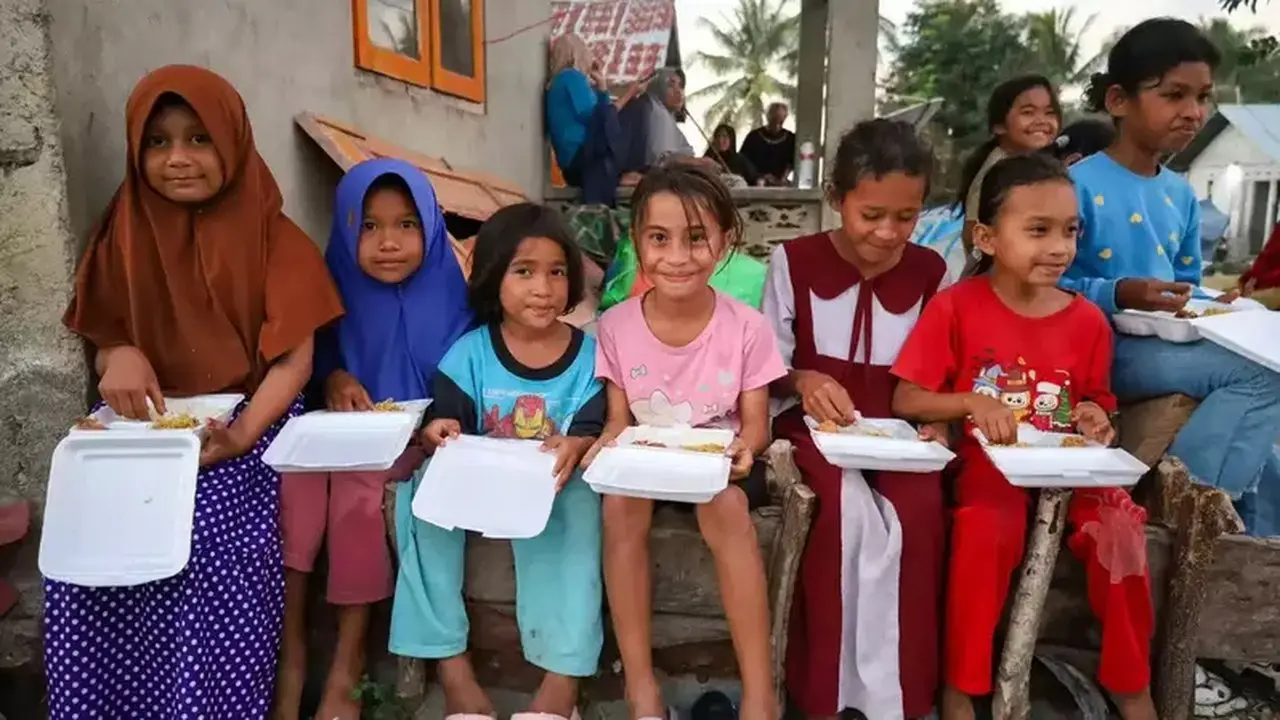 Baznas Distribusikan 1.900 Porsi Makanan Siap Saji untuk Korban Gempa Manggarai Timur