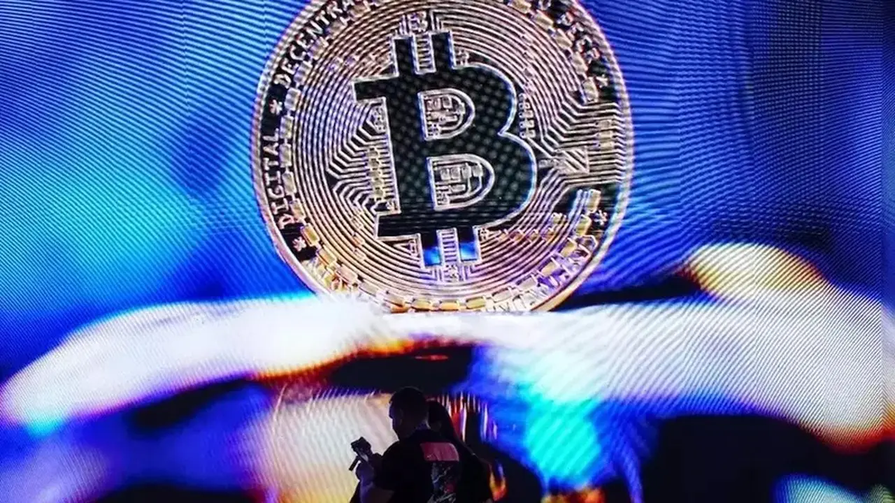 Bitcoin Menguat Tajam, Analis Proyeksikan Tembus US$ 126.000