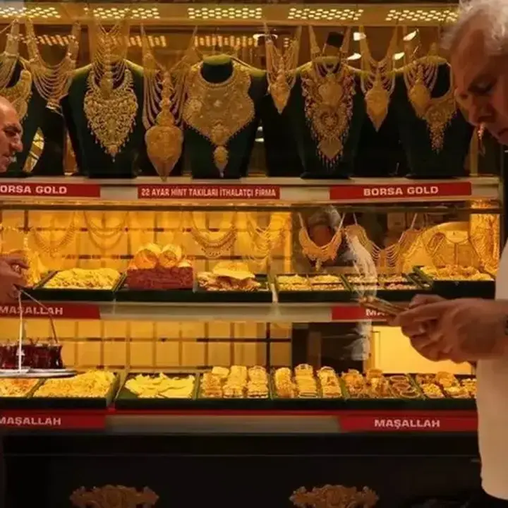 Emas Kembali Menguat Seiring Meredanya Tekanan Obligasi AS
