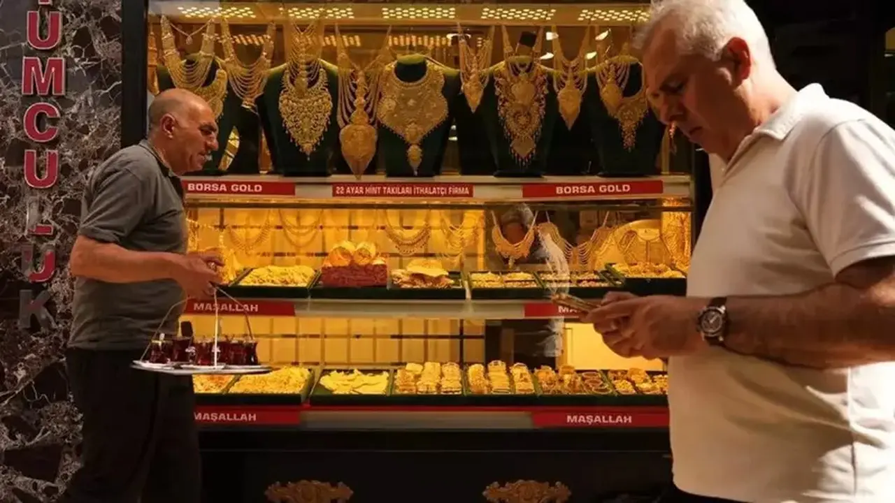 Emas Kembali Menguat Seiring Meredanya Tekanan Obligasi AS