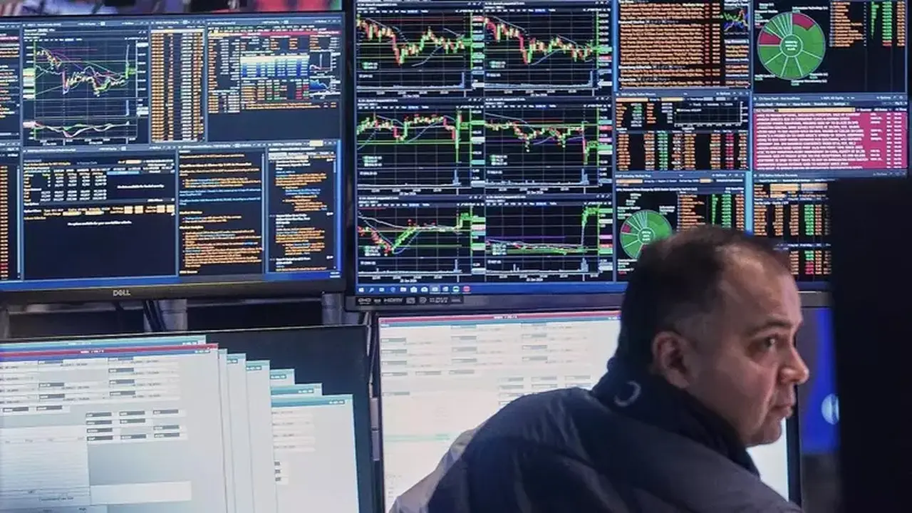 Goldman Sachs Peringatkan AI Dapat 'Mengikis' Kemampuan Berpikir Bankir Muda
