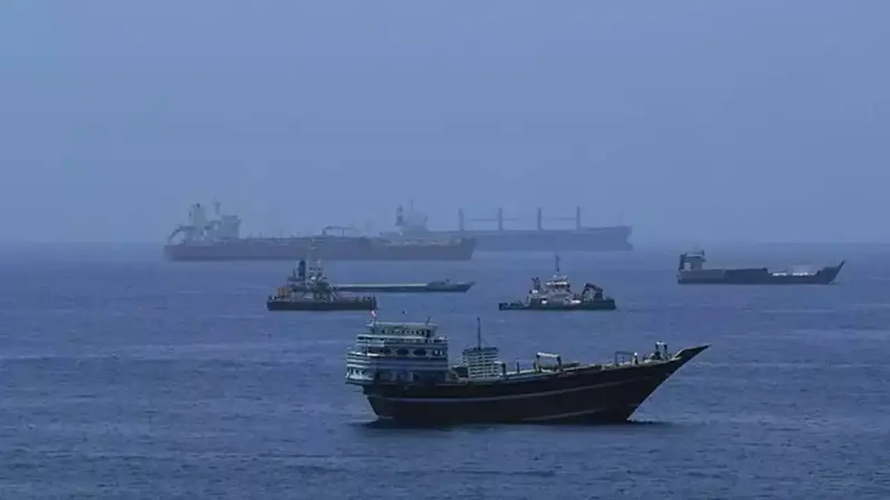 Harga Minyak Melonjak ke Tertinggi Sepekan Akibat Penutupan Selat Hormuz oleh Iran
