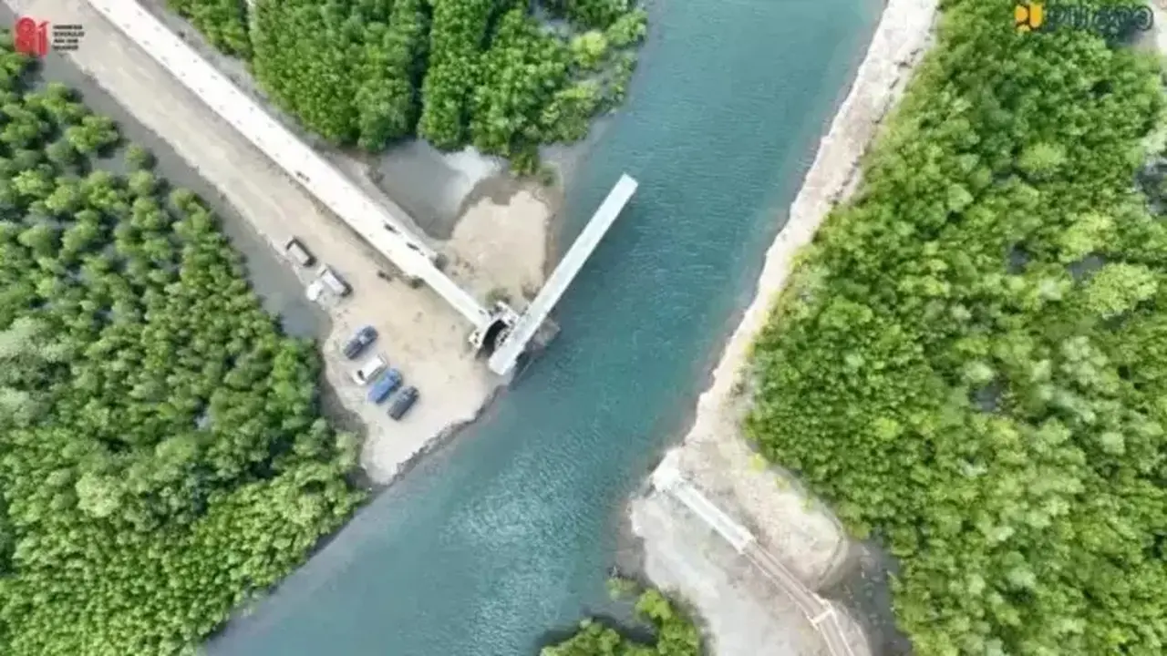 Inovasi Jembatan Geser Pertama RI Dibangun di Lombok Barat