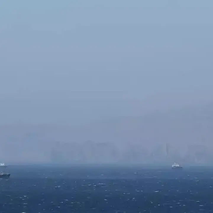 Iran Tegaskan Selat Hormuz Tetap Diblokir, Lalu Lintas Kapal Merosot