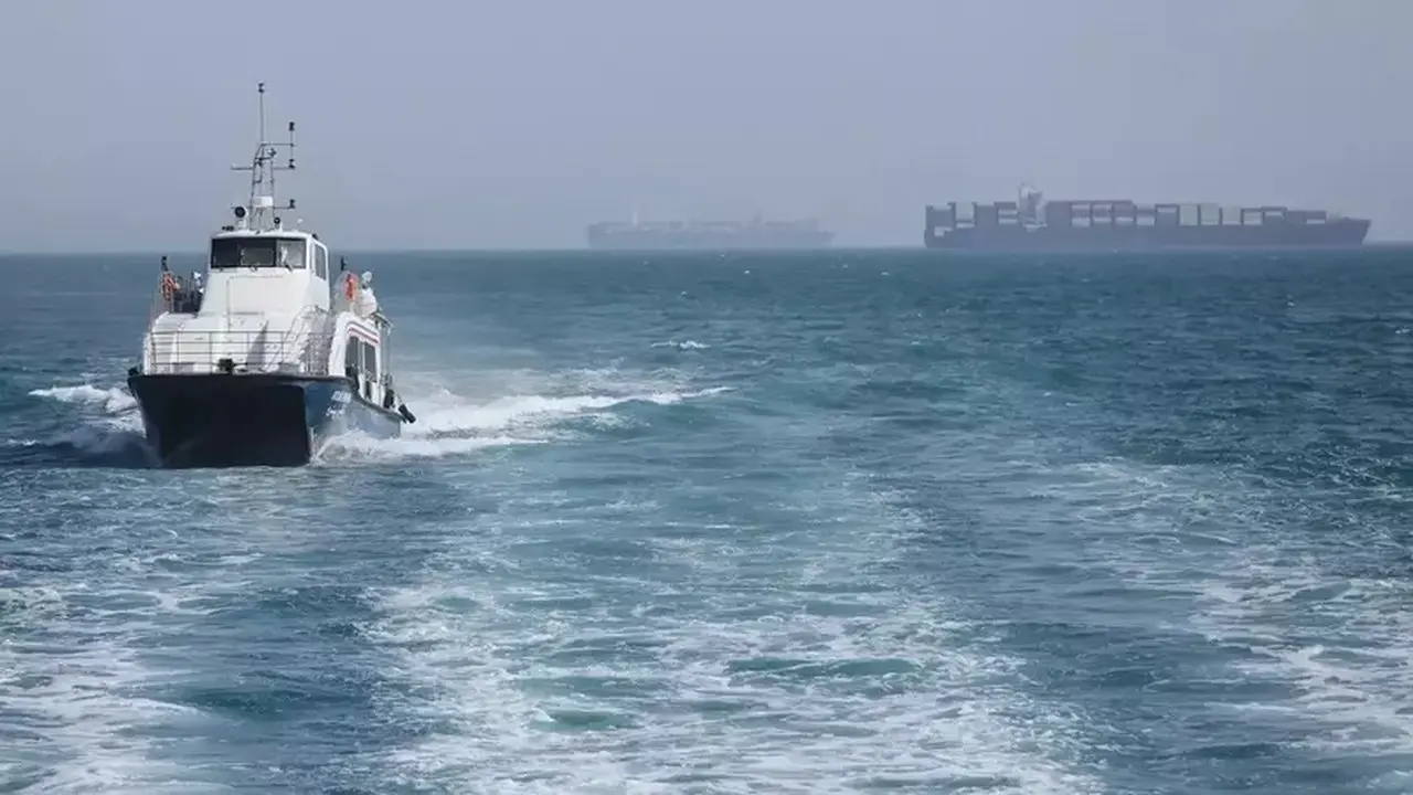 Kapal Kargo Dihantam Proyektil di Selat Hormuz, Gencatan Senjata AS-Iran Berakhir Buntu