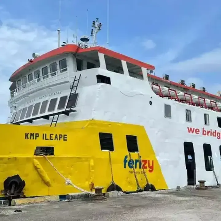 KMP Ile Ape Kembali Berlayar Distribusikan Bantuan Pemulihan NTT