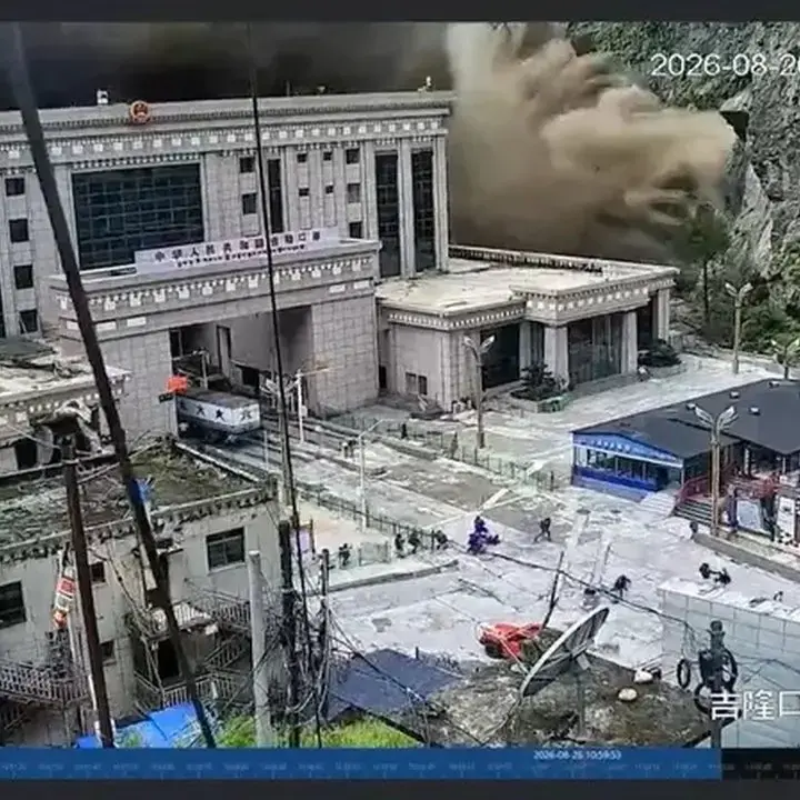 Longsor Himalaya Picu Banjir Bandang, 95 Tewas di Perbatasan Nepal-Tibet