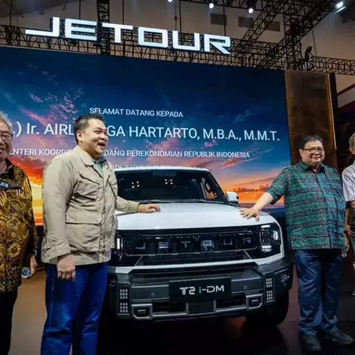 Menko Perekonomian Airlangga Hartarto Tinjau Langsung Booth Jetour di GIIAS 2026
