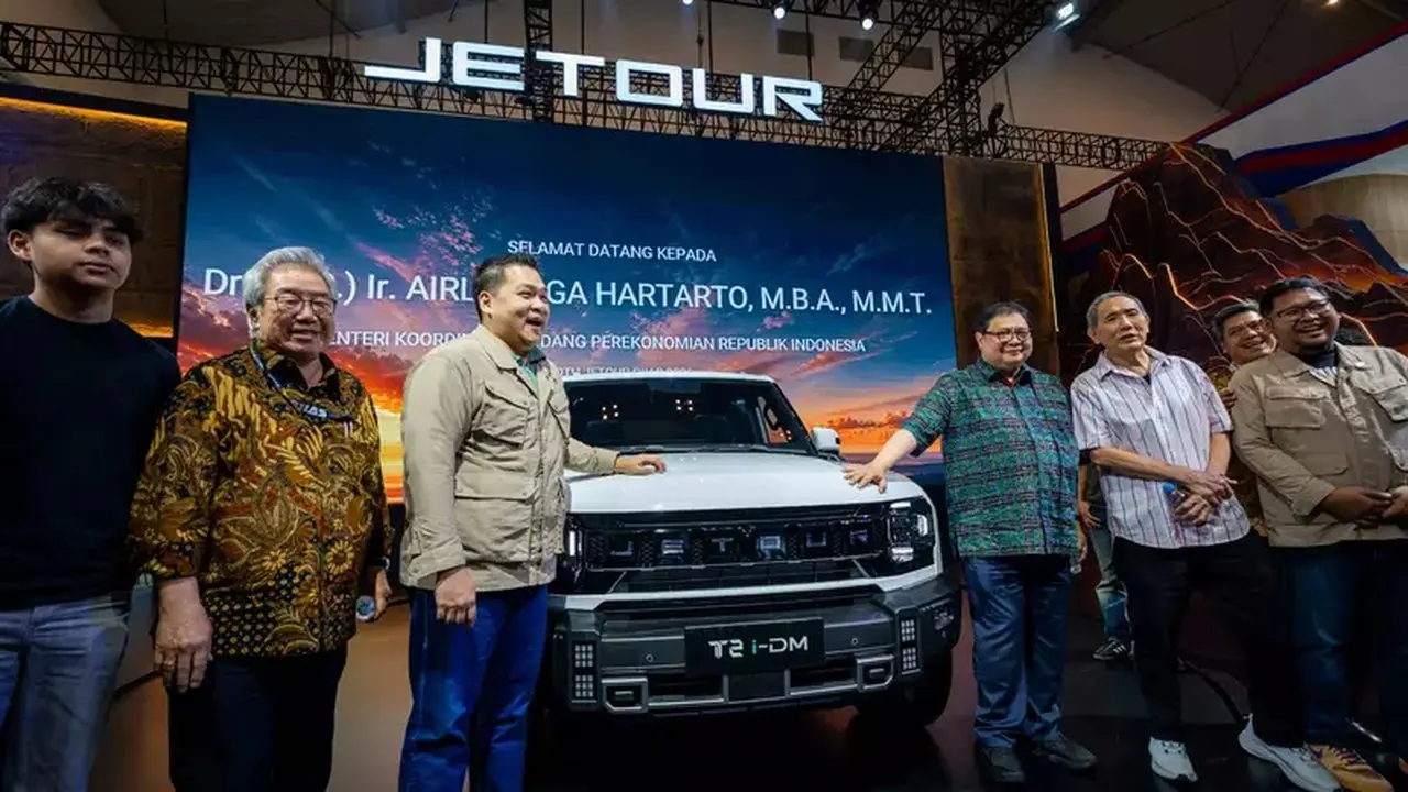 Menko Perekonomian Airlangga Hartarto Tinjau Langsung Booth Jetour di GIIAS 2026