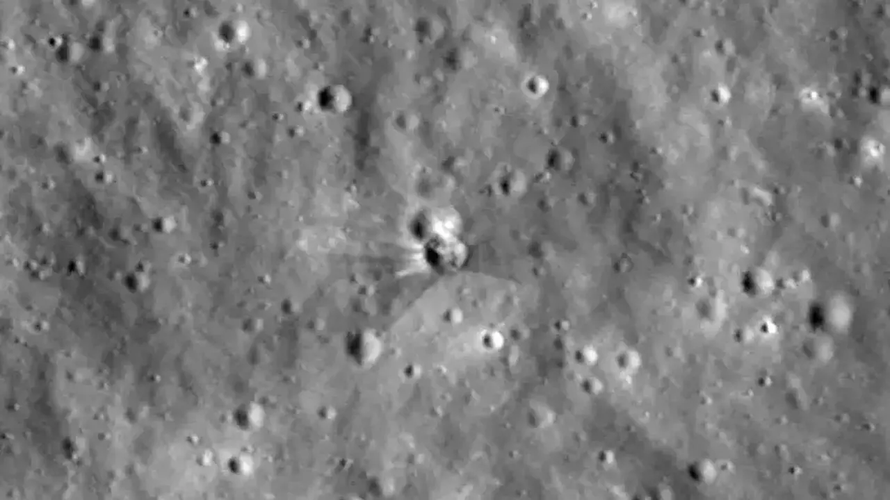 NASA Ungkap Dampak Tabrakan Roket SpaceX di Bulan Lewat Foto Detail LRO