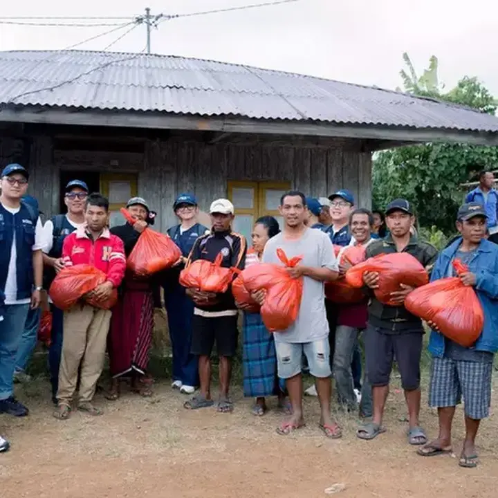 Petrokimia Gresik Salurkan Bantuan Kebutuhan Dasar untuk Korban Gempa NTT