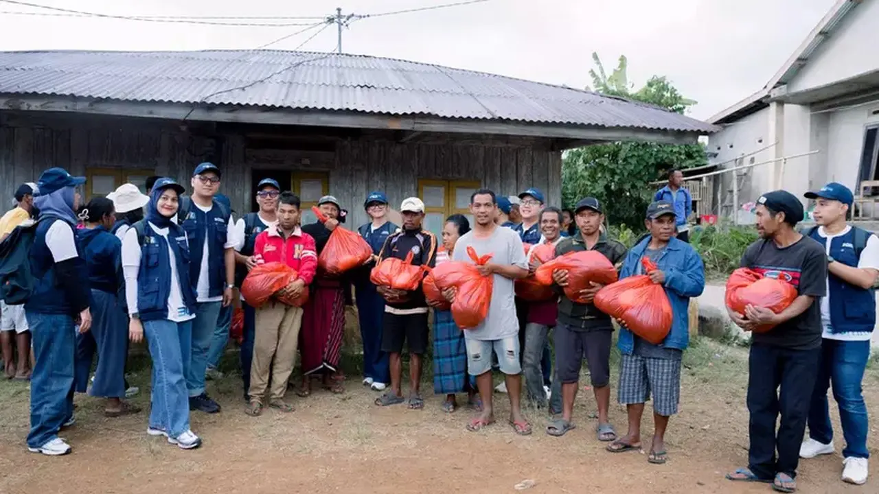 Petrokimia Gresik Salurkan Bantuan Kebutuhan Dasar untuk Korban Gempa NTT