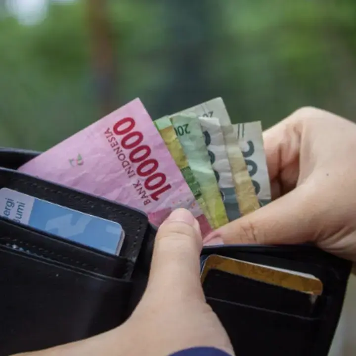 Prioritas Keuangan: Menabung Dulu atau Lunasi Utang Berbunga Tinggi?
