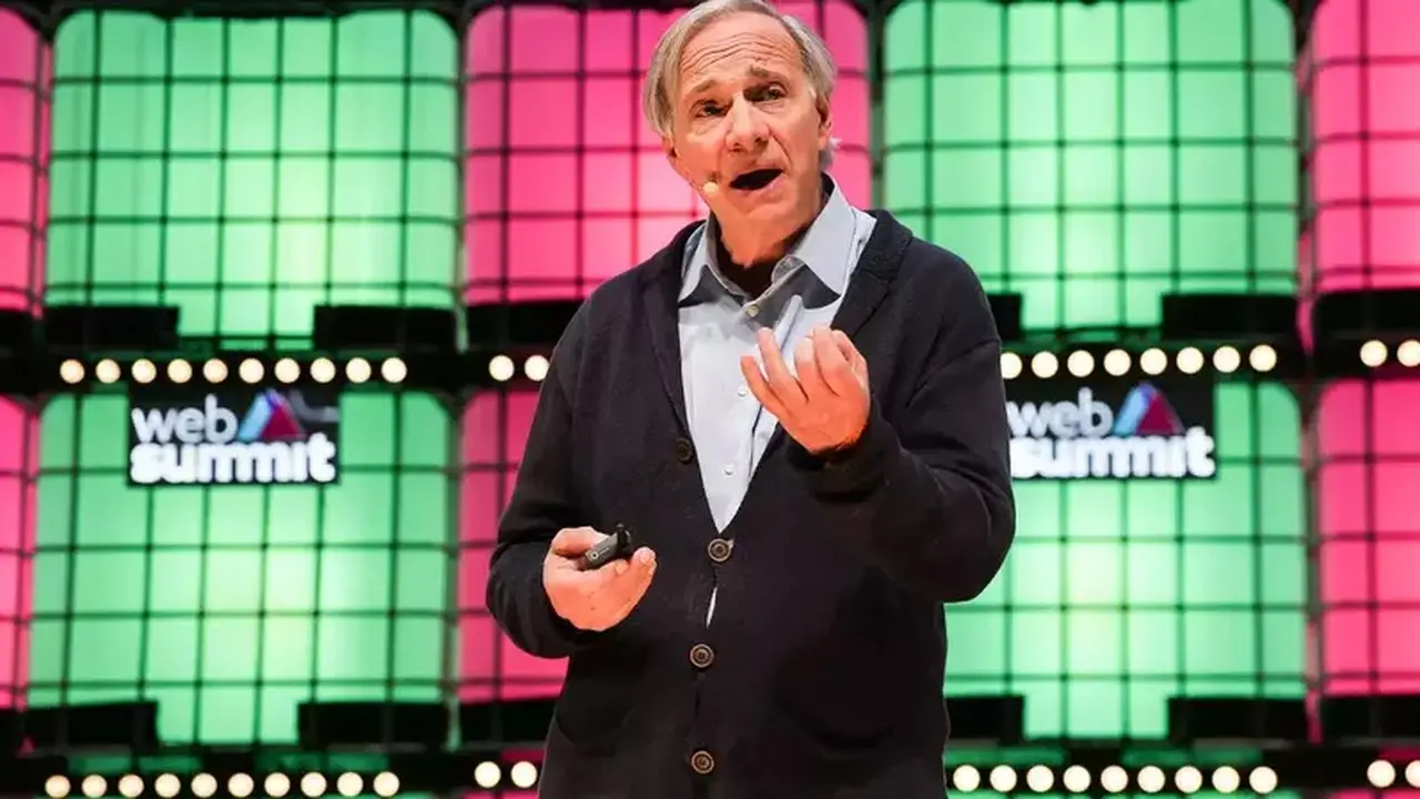 Ray Dalio Sarankan Emas dan Bitcoin, Ini Prospeknya