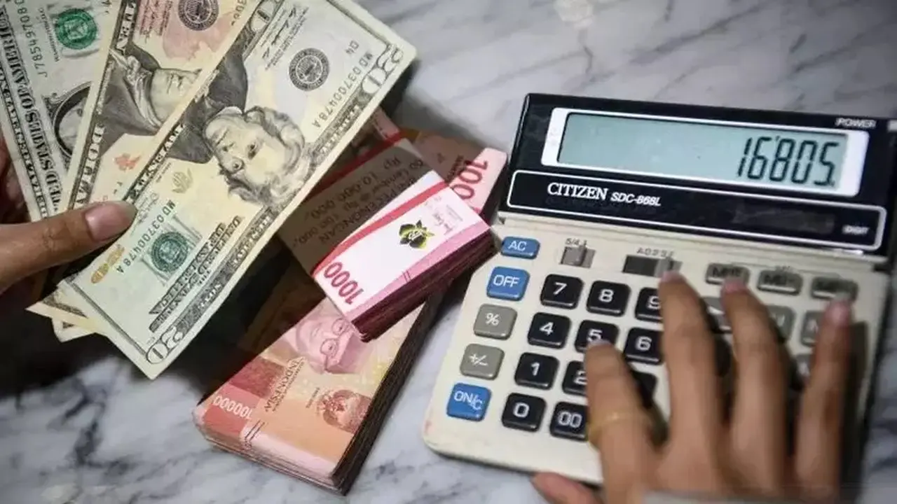 Rupiah Diprediksi Melemah Akibat Sentimen Eksternal dan Data Ekonomi AS