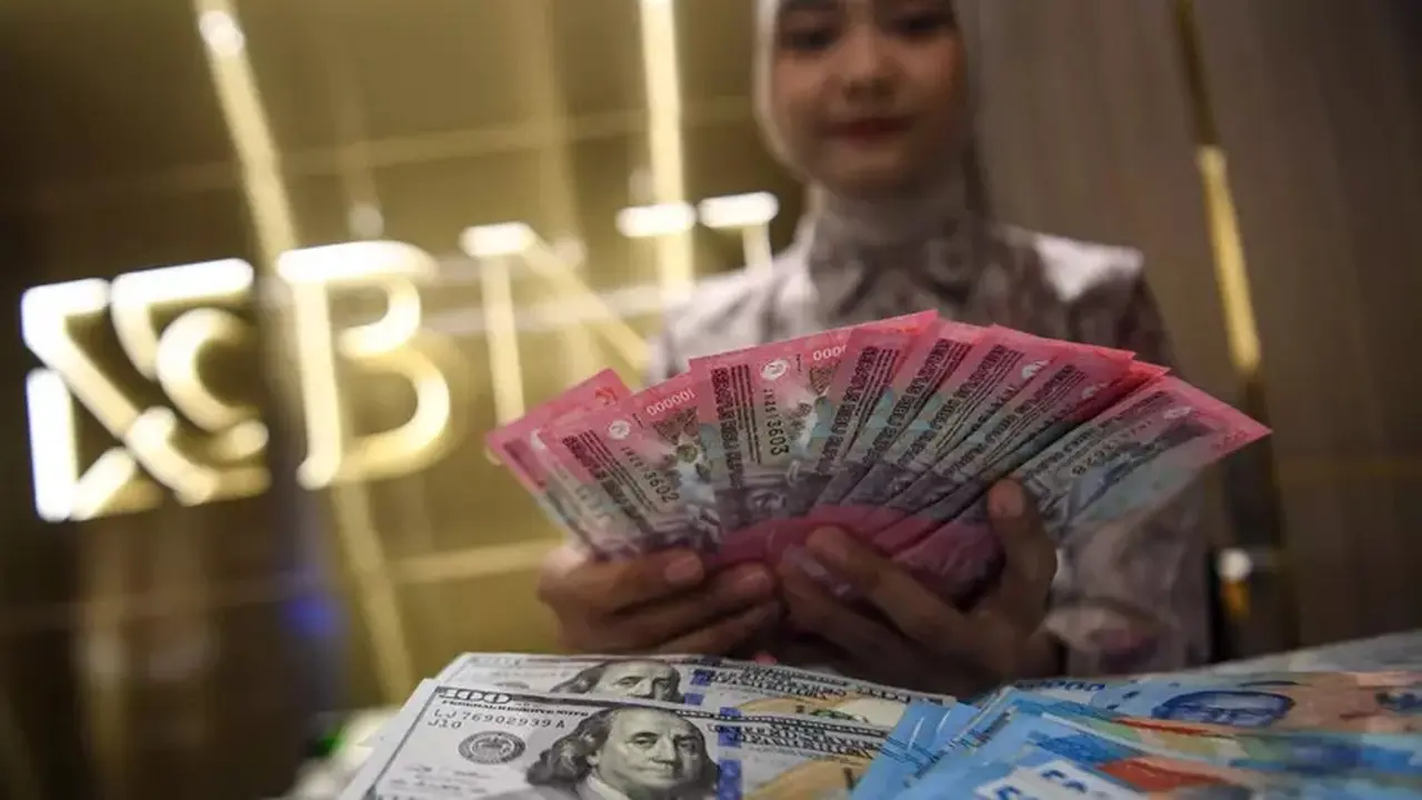 Rupiah Melemah Akibat Sanksi AS ke Iran dan Proyeksi Ekonomi Indonesia