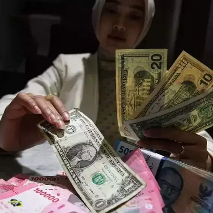 Rupiah Melemah Terhadap Dolar AS di Awal Perdagangan Selasa