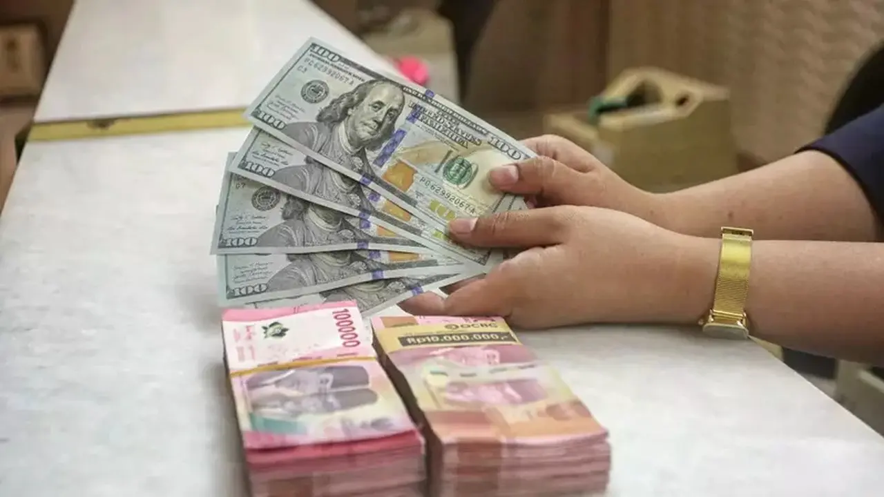 Rupiah Tertekan Dolar AS di Awal Perdagangan Selasa