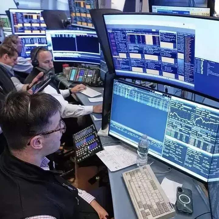 Saham Chip Anjlok, Wall Street Bergerak Bervariasi
