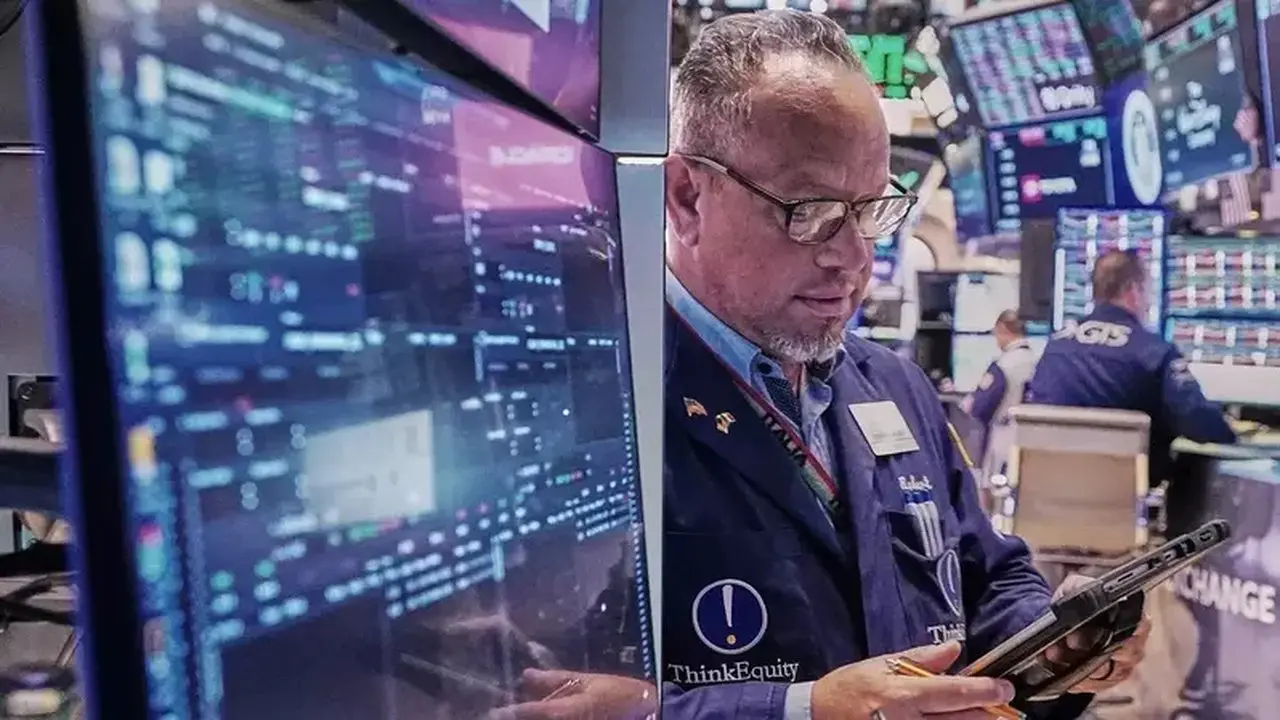 Saham Wall Street Merah, Harga Minyak Mentah Naik Signifikan