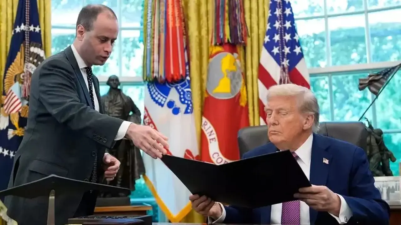 Trump Ungkap Strategi Baru AS: Tekanan Ekonomi sebagai Senjata Utama Hadapi Iran