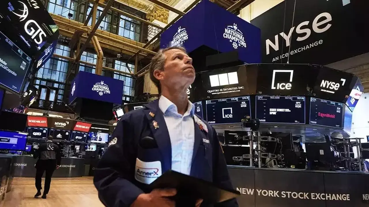 Wall Street Menguat Didorong Penurunan Imbal Hasil Obligasi AS