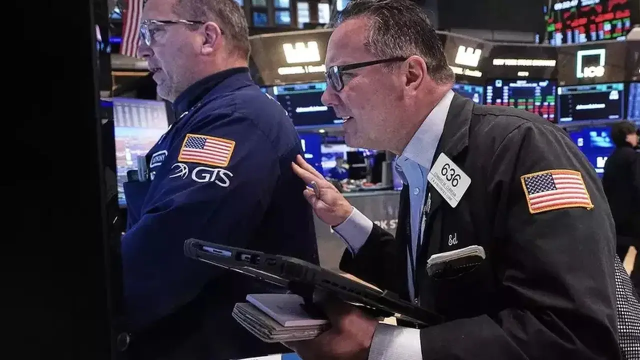 Wall Street Merosot Tiga Hari Beruntun Akibat Kenaikan Yield Obligasi dan Harga Minyak