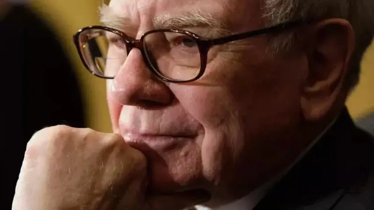 Warren Buffett Ingatkan Bahaya Judi di Pasar Saham, Nilai Kas Berkshire Tembus Rp 6.350 Triliun