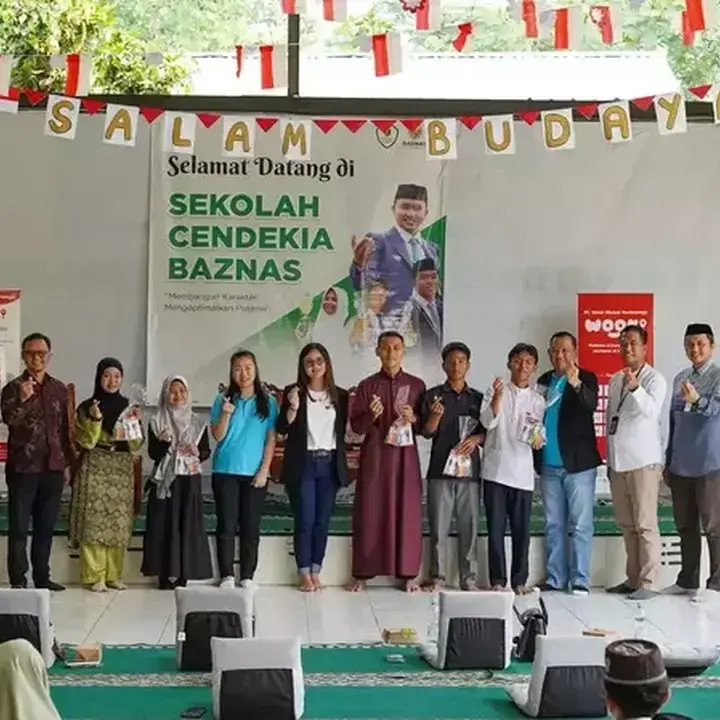 Wook Global Technology Berbagi Kebahagiaan Lewat Bantuan Alat Belajar untuk Santri