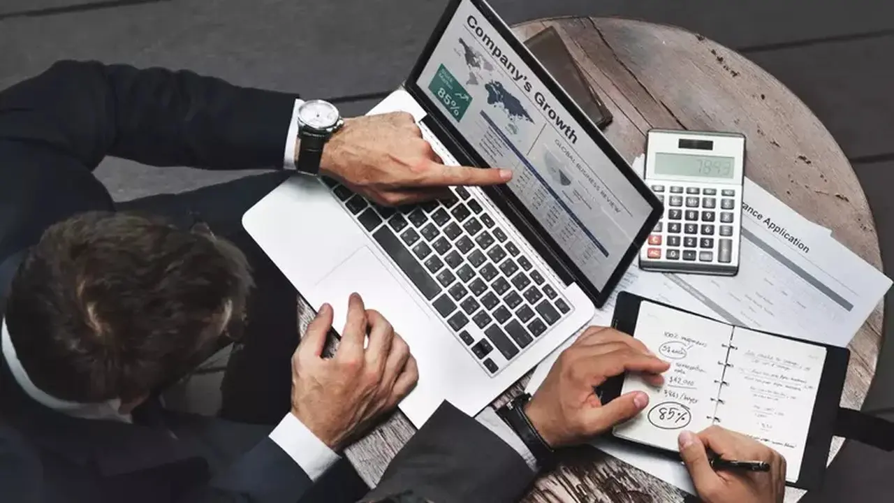 AI Bantu Investor Pilih Saham Dividen, Tapi Verifikasi Tetap Kunci