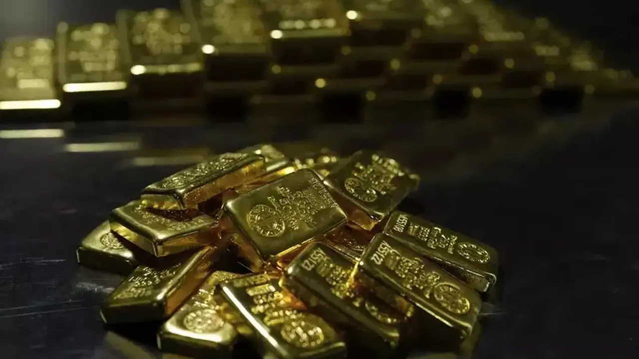 Analisis Ahli: Emas Tertekan Akibat Kenaikan Yield Obligasi dan Penguatan Dolar AS
