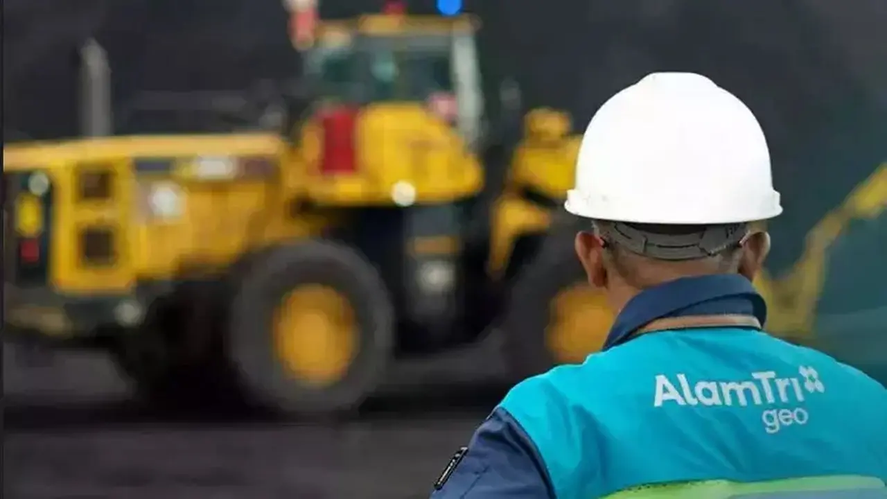 Analisis KB Valbury dan Pluang Maju: Rekomendasi Beli Saham ADRO dengan Target Berbeda