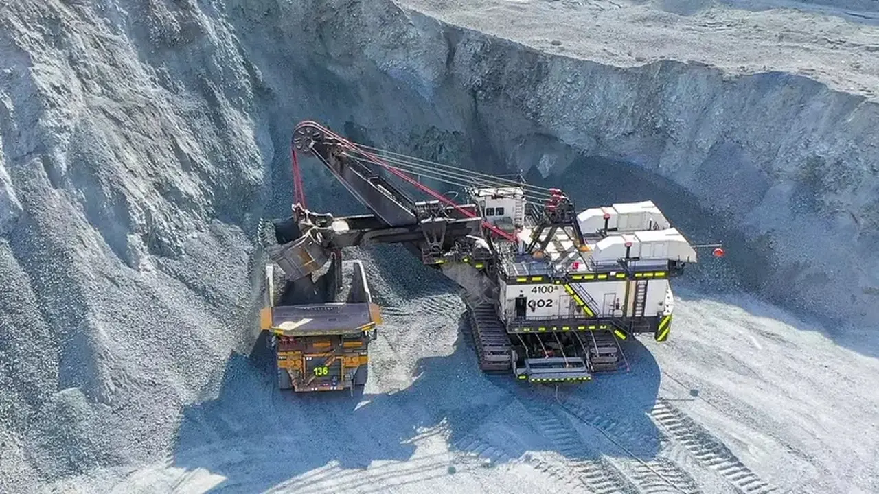 Analisis KB Valbury dan Samuel Sekuritas: Peluang Cuan Saham Amman Mineral (AMMN)