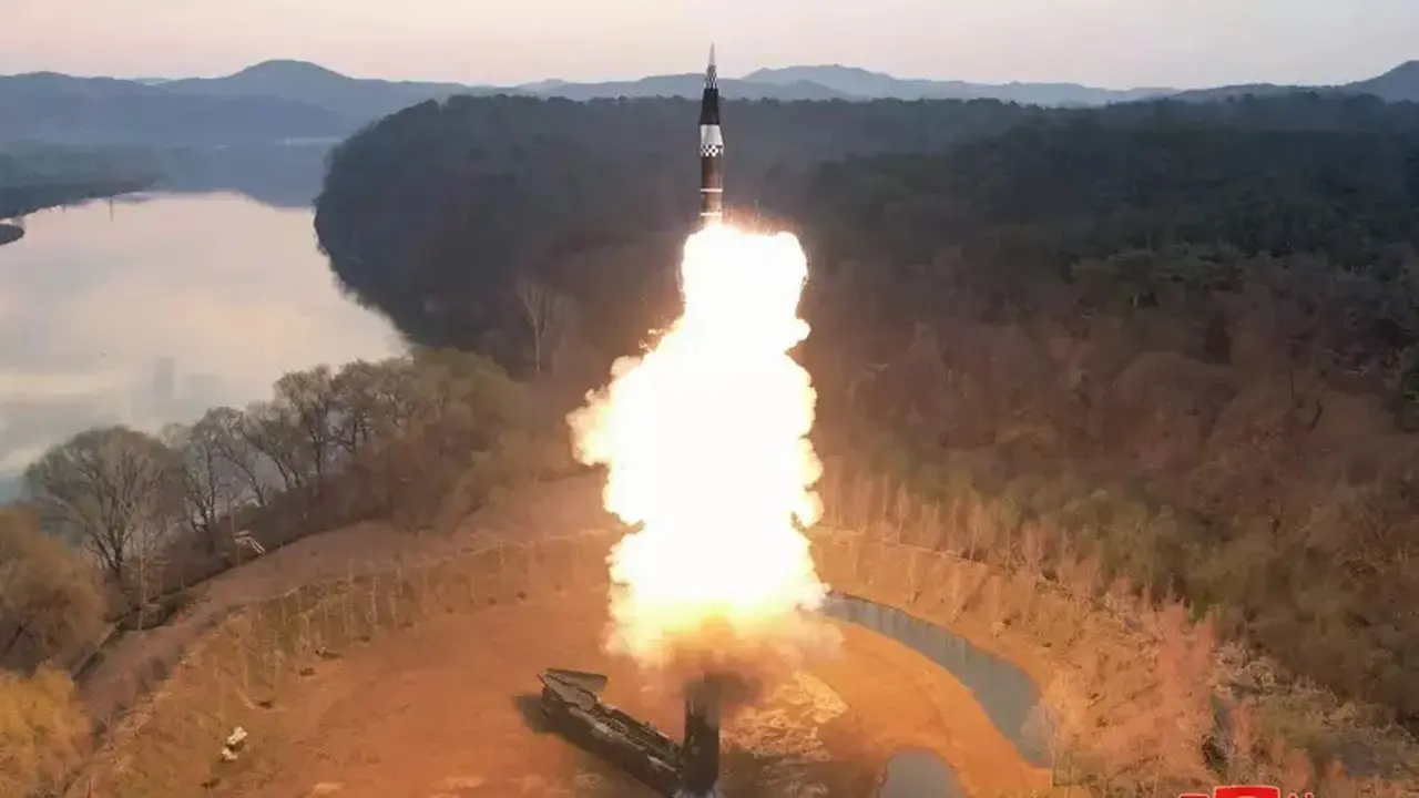 AS Perkuat Komitmen Pertahanan Nuklir untuk Jepang dan Korea Selatan