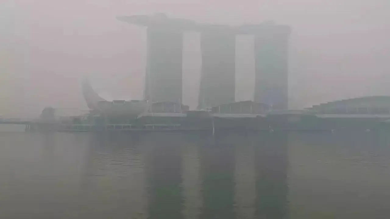 Asap Karhutla Indonesia Selimuti Singapura, Kualitas Udara Memburuk