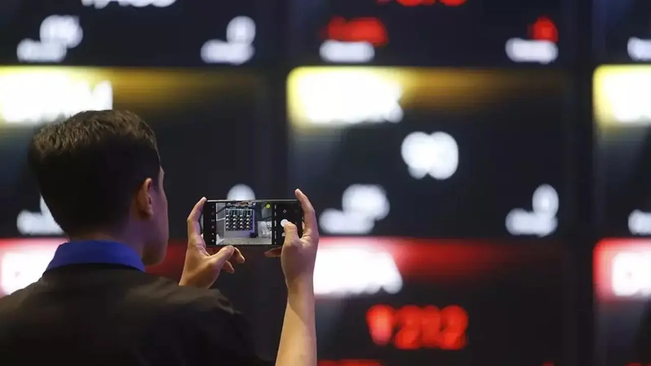 Asing Pindah Haluan: Jual Bank, Borong ANTM dan BUMI