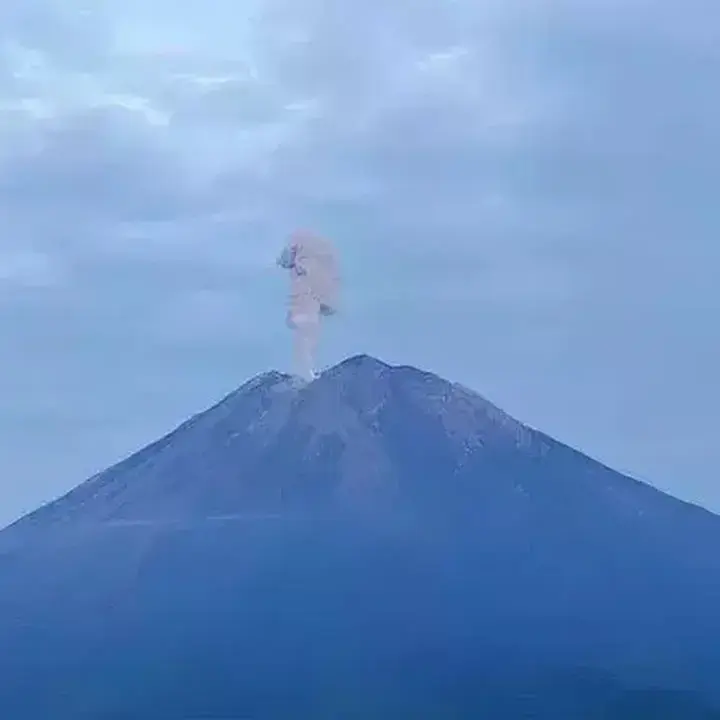 BMKG Pantau Sebaran Abu Empat Gunung Api, Ibu dan Dukono ke Timur Laut