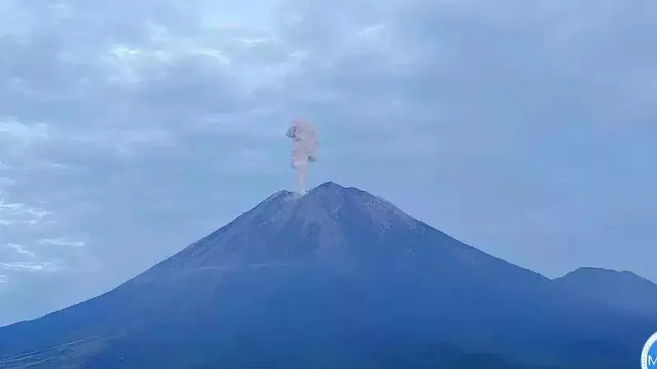 BMKG Pantau Sebaran Abu Empat Gunung Api, Ibu dan Dukono ke Timur Laut