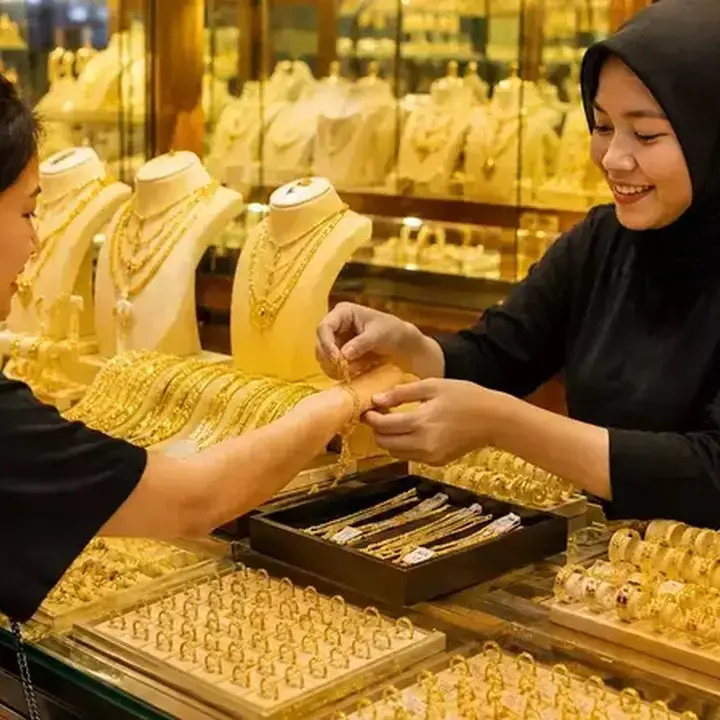 Emas Perhiasan Kompak Naik di Raja Emas dan Laku Emas, HRTA Melorot