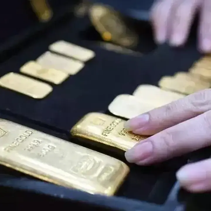 Emas Tertekan Menjelang Keputusan Suku Bunga The Fed, Namun Analis Melihat Peluang Beli