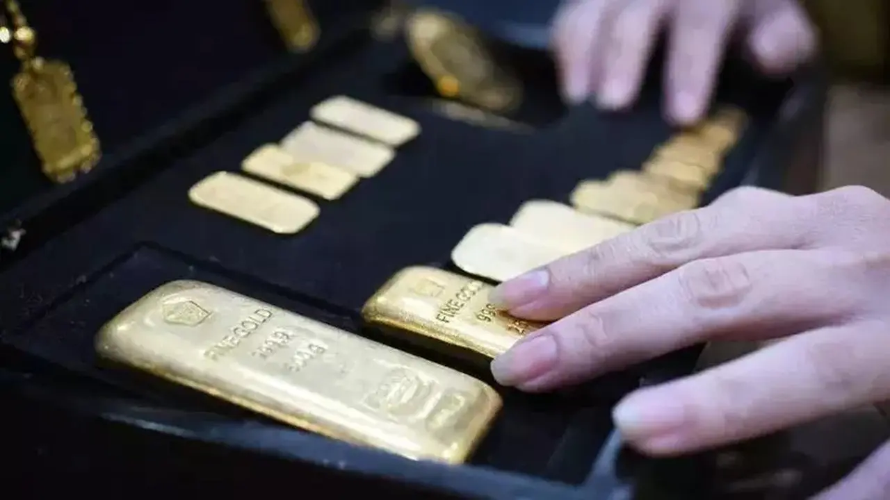 Emas Tertekan Menjelang Keputusan Suku Bunga The Fed, Namun Analis Melihat Peluang Beli