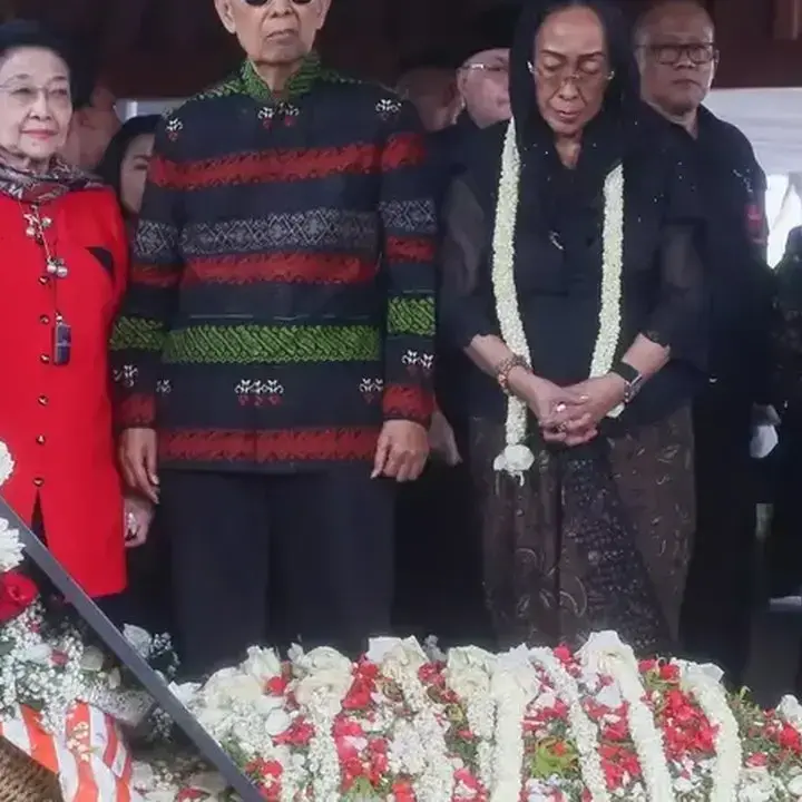 Guruh Soekarnoputra Dimakamkan di Samping Makam Fatmawati, Megawati Hadiri Langsung