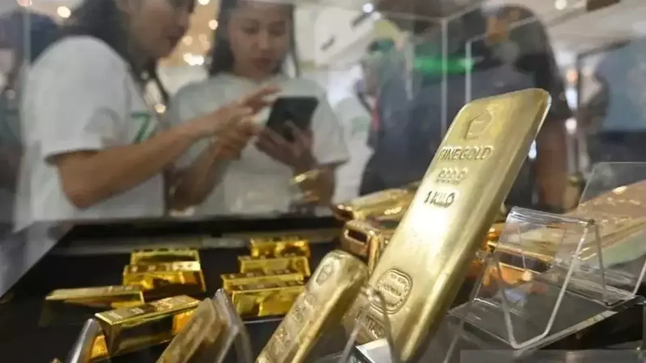 Harga Emas Antam Anjlok Rp 25.000 dalam Sepekan