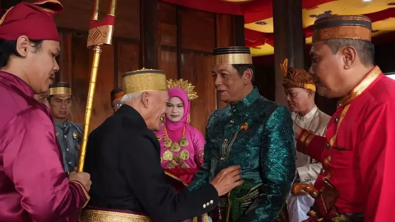 MDA Diterima sebagai Keluarga Besar Kedatuan Luwu dalam Ritual Adat