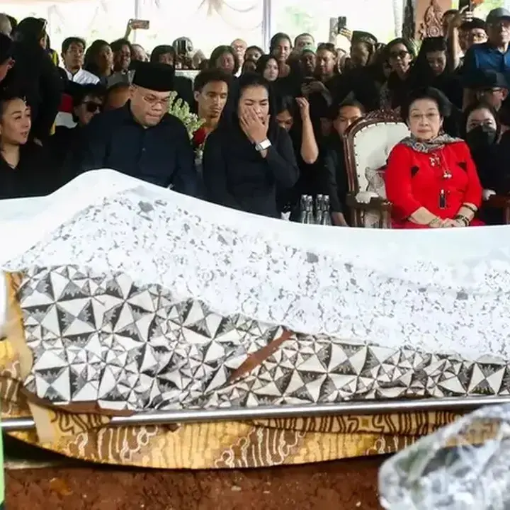 Megawati Hadiri Persemayaman Adik, Guruh Soekarnoputra, di Jakarta