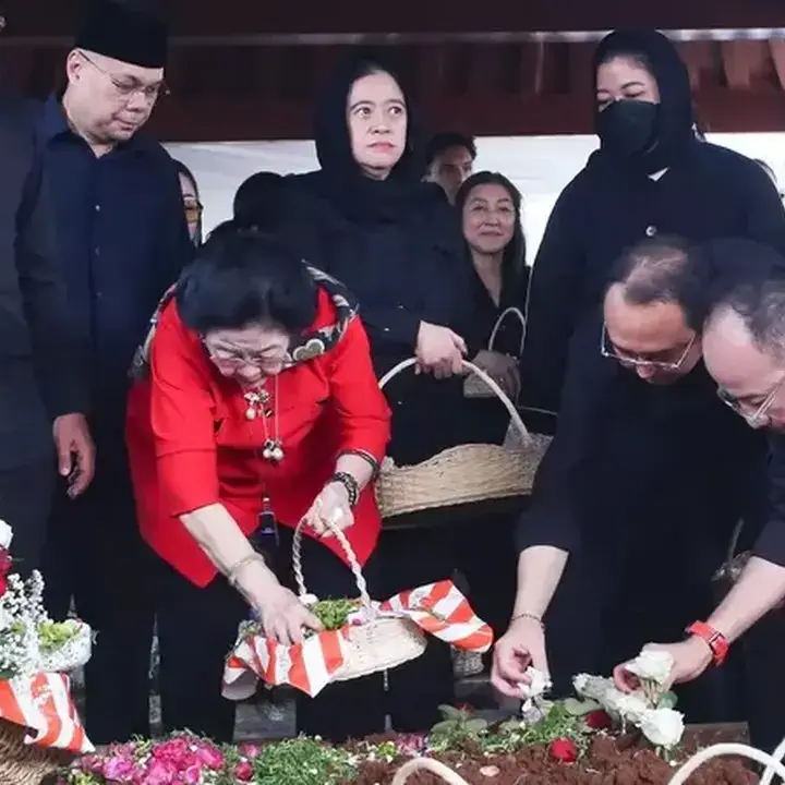 Megawati Ucapkan Kata Perpisahan untuk Guruh Soekarnoputra Saat Pemakaman